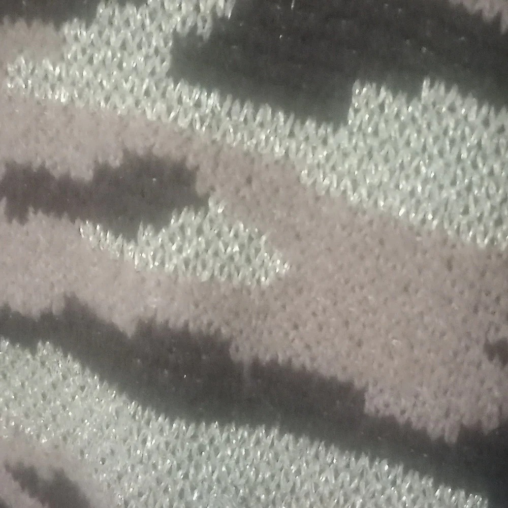 Adorable sweater w/ tiger stripes adorned w/ gold thread ( L) - Picture 2 of 2